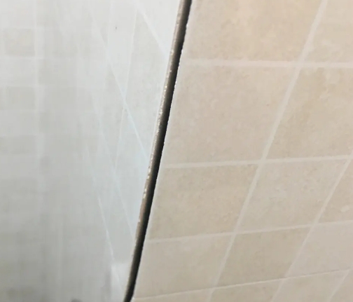 河源市瓷砖空鼓维修公司分享阳台瓷砖脱落的修复过程可以分为以下几个步骤